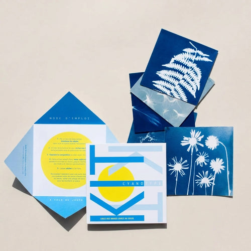 Cyanotype-Set-Verpackung mit Aufschrift "CYANO" in Preußischblau und Weiß.