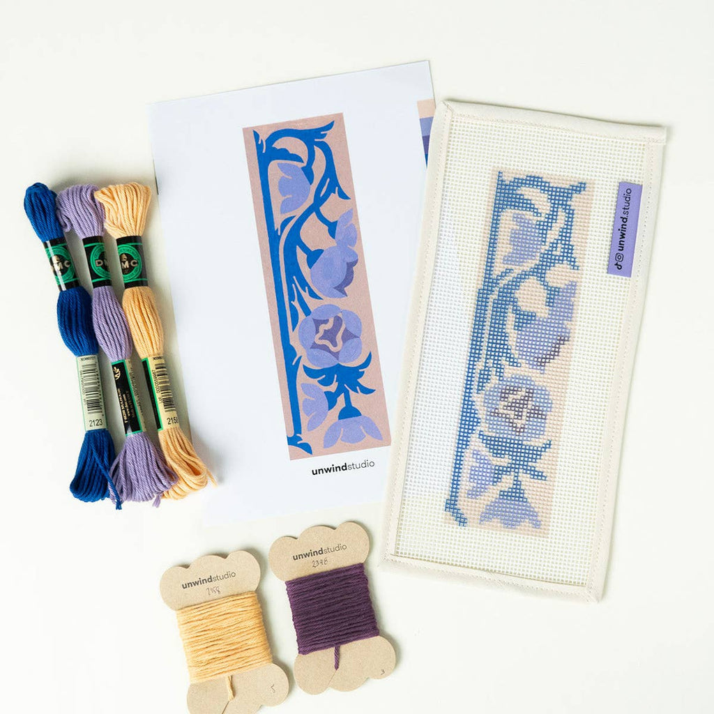 Kreuzstich-Lesezeichen-Set Blauglocke mit floralem Motiv von Cecilia Pettersson
