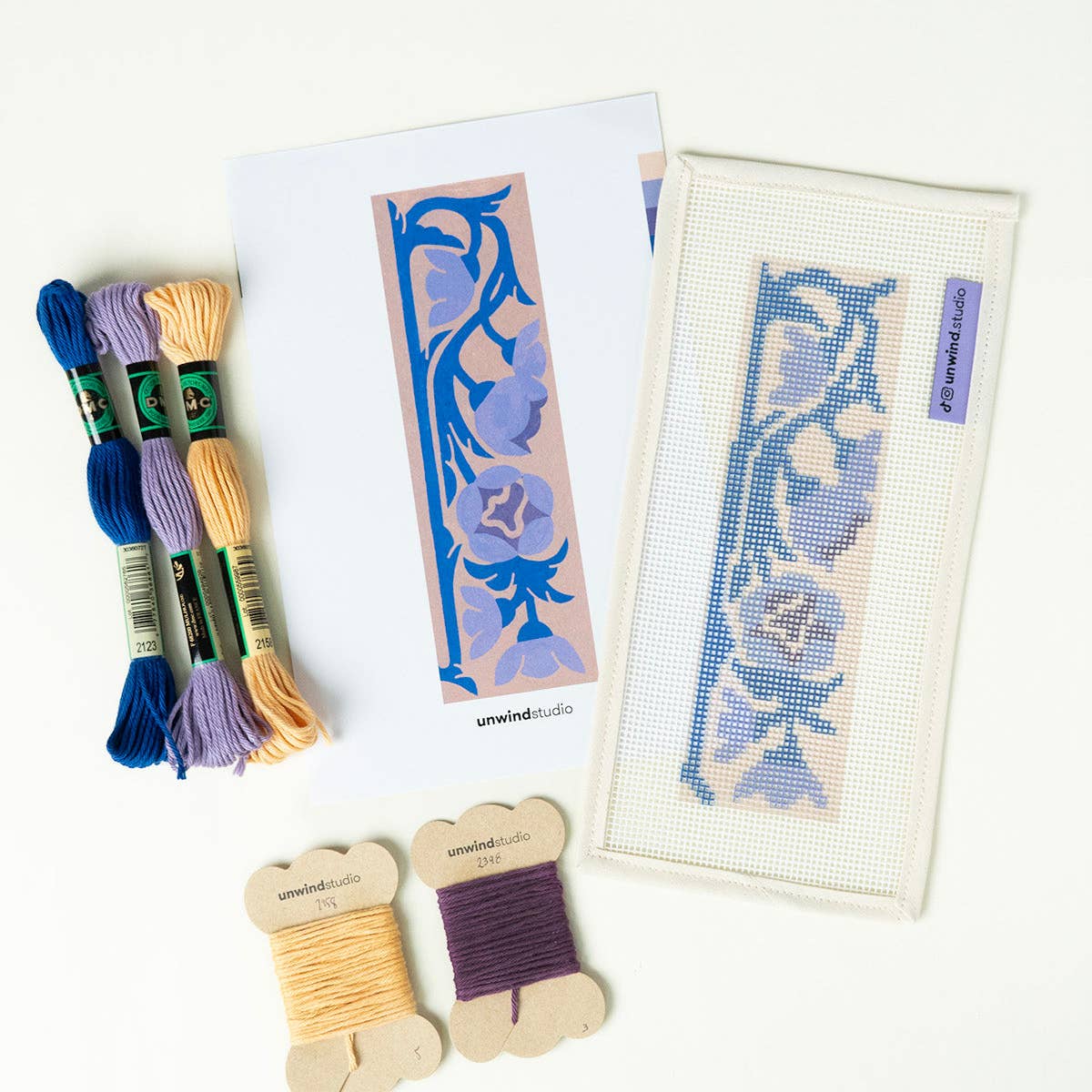 Kreuzstich-Lesezeichen-Set Blauglocke mit floralem Motiv von Cecilia Pettersson