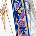 Detail des Blauglocken-Motivs für ein gesticktes Lesezeichen
